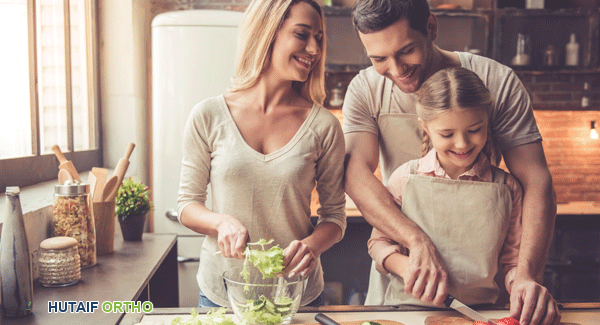 أسرار المائدة الصحية لمفاصل قوية: دليلك الشامل من الأستاذ الدكتور محمد هطيف في صنعاء