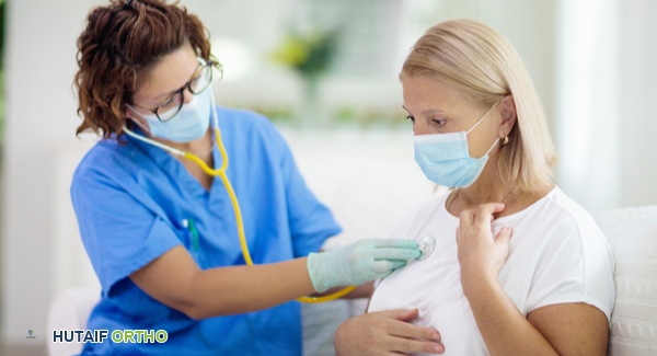 صورة توضيحية لـ كوفيد-19: دليلك الشامل لأعراض الفيروس والتعرض للعدوى وإرشادات الوقاية والعلاج