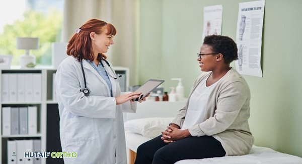 صورة توضيحية لـ التهاب المفاصل اليفعي: دليل شامل للآباء مع الأستاذ الدكتور محمد هطيف في صنعاء