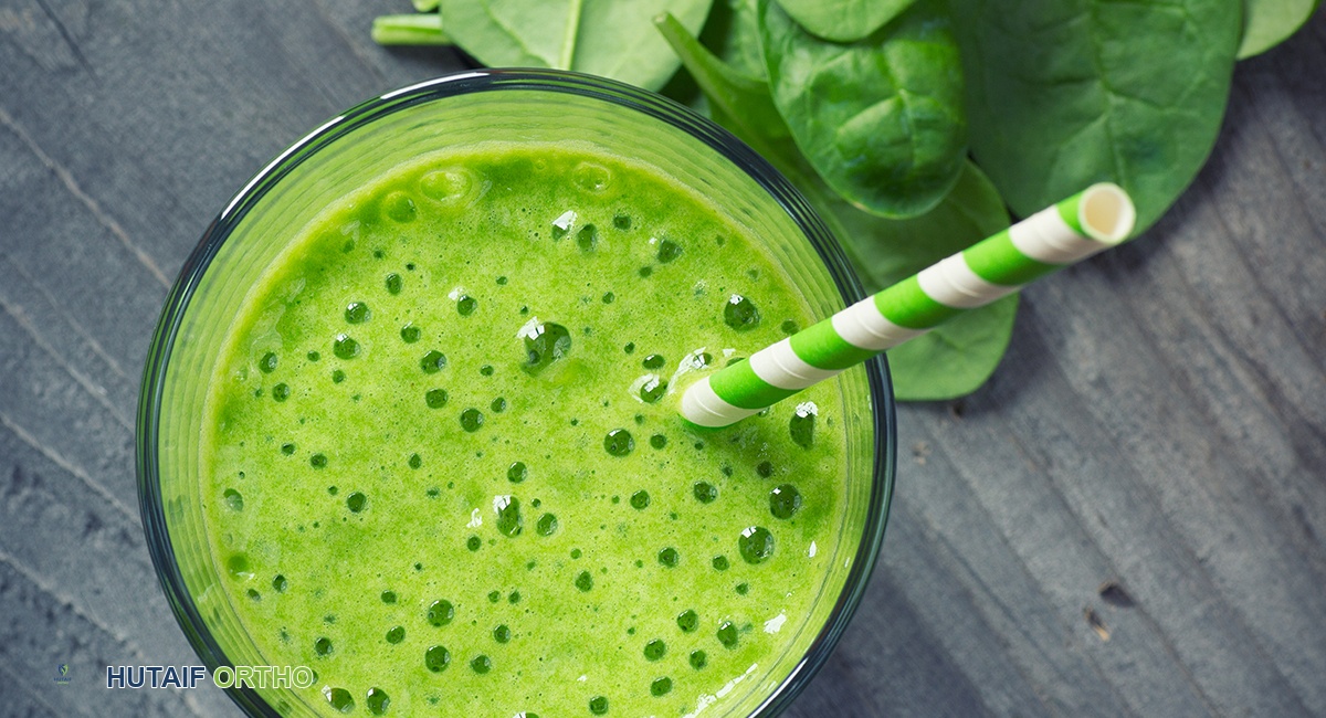 العصير الأخضر المعزز لصحة المفاصل والعظام: دليلك الشامل من الأستاذ الدكتور محمد هطيف