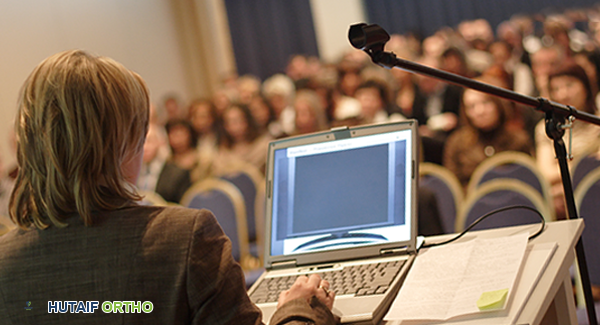 صورة توضيحية لطفل يعاني من آلام في الظهر