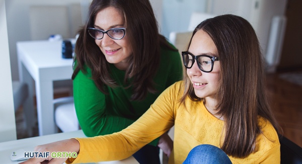 صورة توضيحية لـ التهاب المفاصل الشبابي مجهول السبب الجهازي: دليل شامل للآباء والعائلات في صنعاء مع الأستاذ الدكتور محمد هطيف