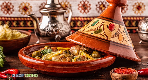 صورة توضيحية لـ مشروب الكركم الدافئ: دعم صحة المفاصل والعظام بوصفة طبيعية ونصائح الأستاذ الدكتور محمد هطيف