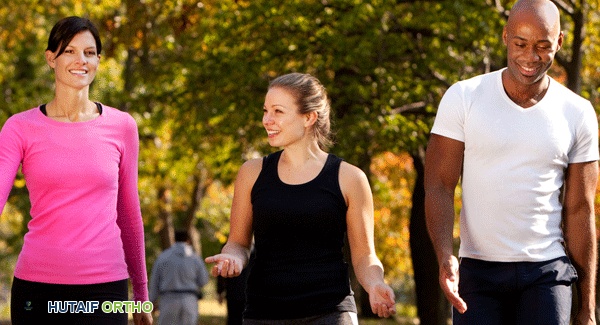 صورة توضيحية لـ تمارين المشي بسهولة: دليلك الشامل لصحة المفاصل والحركة النشطة مع الأستاذ الدكتور محمد هطيف