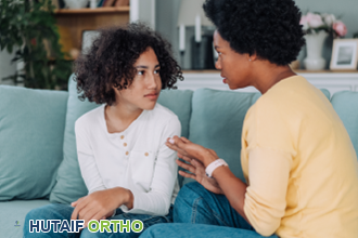 التهاب المفاصل اليفعي: دليل شامل للتشخيص والعلاج والتعافي العاطفي للأسر في صنعاء