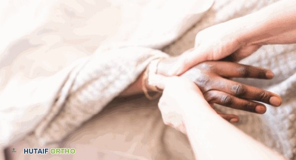 صورة توضيحية لـ فوائد التدليك العلاجي لآلام المفاصل والعضلات: دليل شامل من الأستاذ الدكتور محمد هطيف في صنعاء