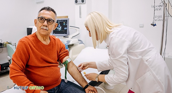 تصوير مقطعي (CT) يوضح التغيرات الهيكلية في المفاصل المتأثرة بالتهاب المفاصل الروماتويدي