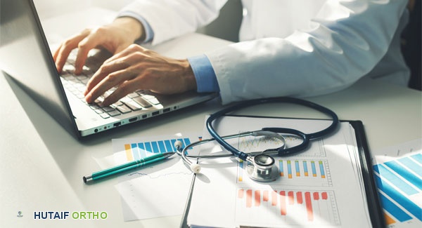 صورة توضيحية لـ استراتيجية "العلاج للهدف" تحسن نتائج التهاب المفاصل الروماتويدي: دليل شامل للمرضى مع الأستاذ الدكتور محمد هطيف