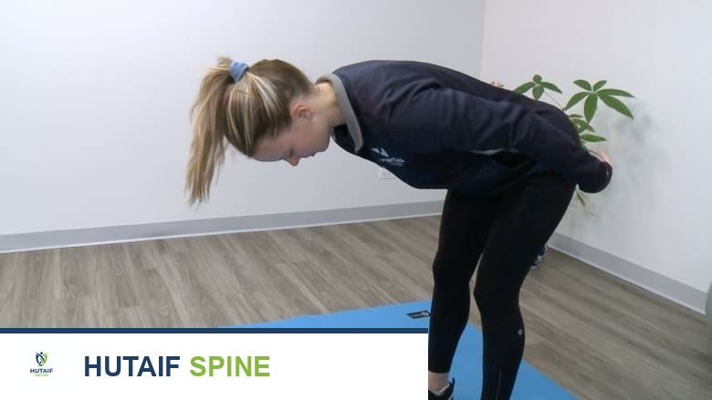 تمرين طريقة ماكنزي للظهر بالثني في وضعية الوقوف أو الانحناء للأمام