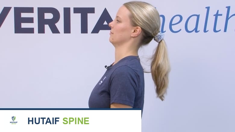 سحب الرأس للخلف أثناء الجلوس لعلاج آلام الرقبة والذراع