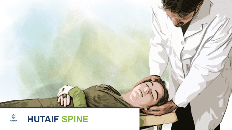 صورة معدلة لطبيب تقويم عمود فقري يعدل رقبة امرأة.