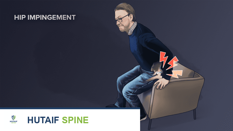 رجل يعاني من الألم أثناء الانتقال من وضعية الجلوس إلى الوقوف.