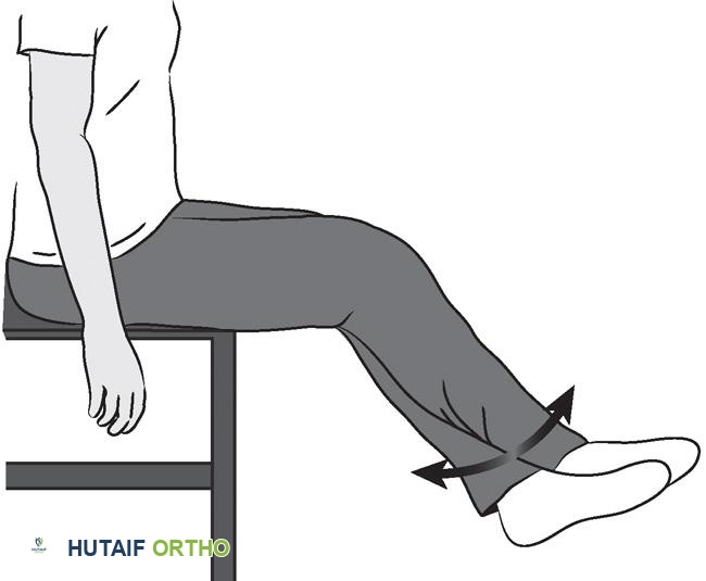 توضيح لتمارين ثني الركبة المدعومة أثناء الجلوس