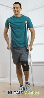 صورة توضيحية لـ دليل شامل لاستخدام العكازات والعصي والمشايات بأمان وفعالية