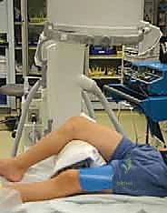 فحص ركبة الطفل المصاب