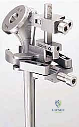 دقة تثبيت الحدبات العظمية حول المفصل الصناعي