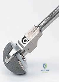 صورة توضيحية لـ إتقان جراحة مراجعة استبدال مفصل الورك: دليل شامل لإزالة المكونات الثابتة بإحكام