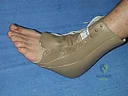 فحص المريض وتقييم الألم في العيادة