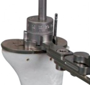 Illustration 25 for Uncemented Stems in Revision: A Guide to Success & Pitfalls