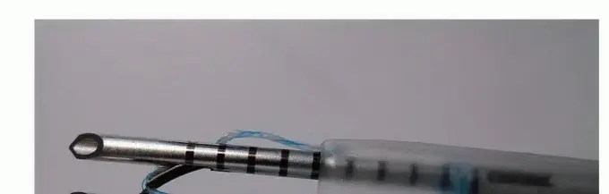 صورة توضيحية لـ جراحة المفاصل بالمنظار والغرسات المتطورة في الطب الرياضي: دليل شامل للمرضى مع الأستاذ الدكتور محمد هطيف